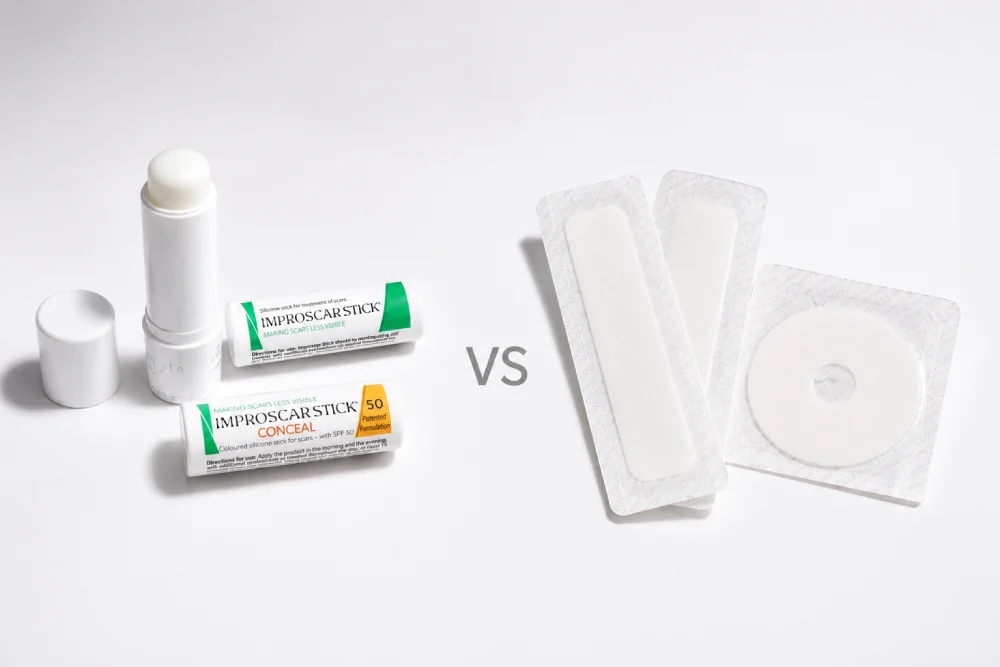 Stick sau plasture de silicon pentru cicatrici: stickul Improscar alături de plasturi de silicon